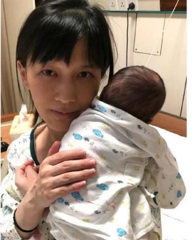 高圆圆产后首次素颜照爆出,高圆圆产后复出身材恢复