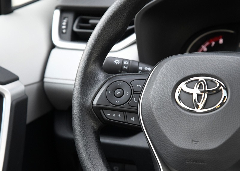 硬汉气质的荣放具体表现如何?动力强劲有力,果然不同凡响