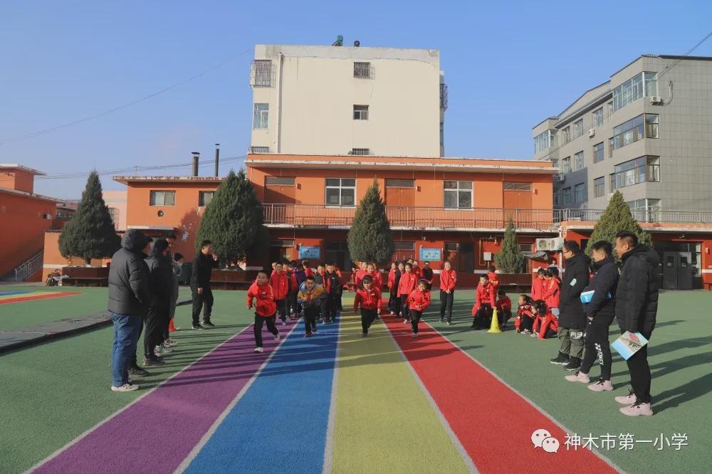 神木第一小学拔河比赛,小学体育优质课简报