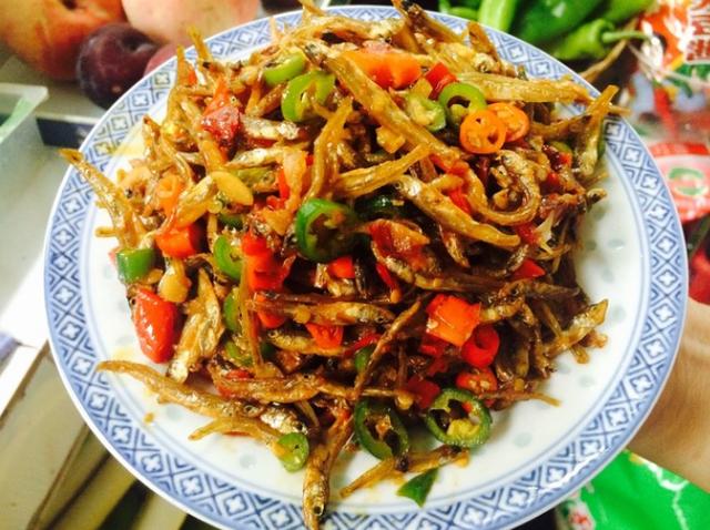 怎样做美味又简单的小鱼干,炒小鱼干喷香美味下饭菜