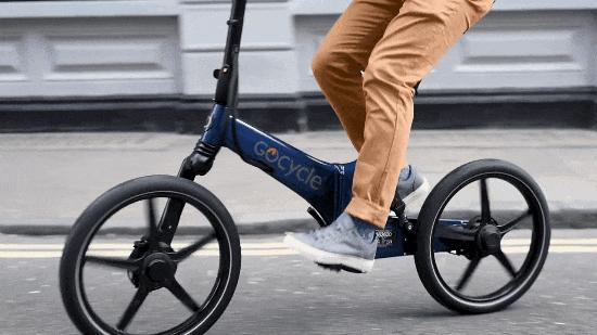 c罗购买的黑色的车 (c罗的车多少元)