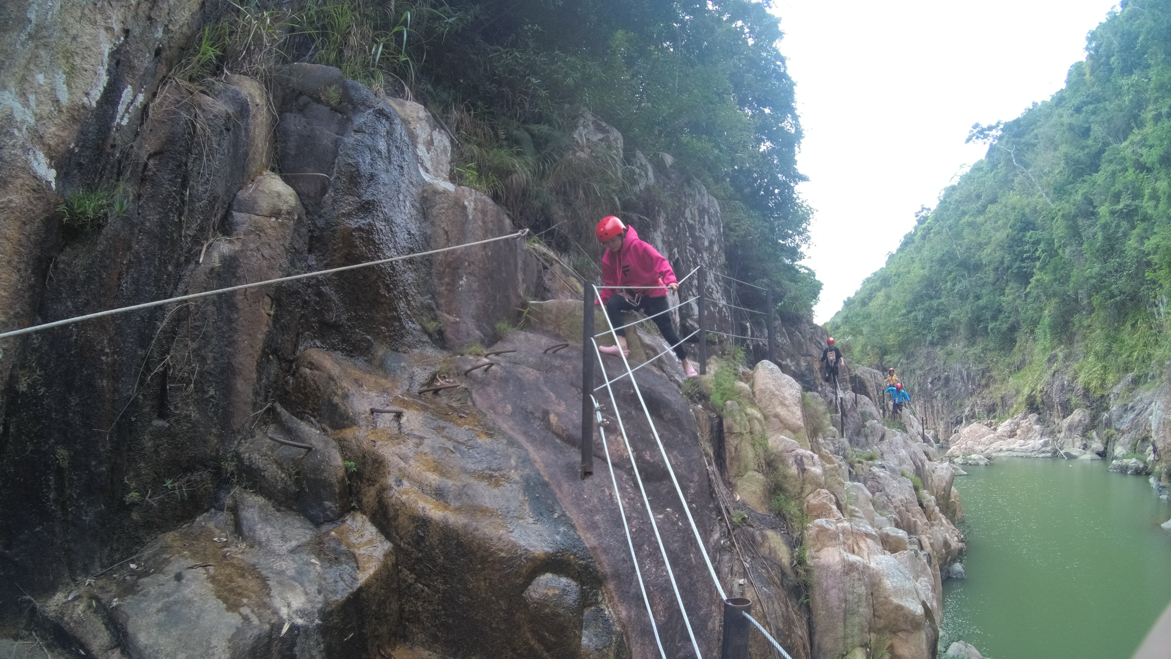 五指山红峡谷漂流一日游,五指山红峡谷漂流后还可以去哪玩