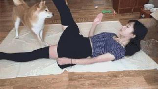 [开心一刻]比尔误把一瓶汽油当酒喝到肚子里了，他好紧张！