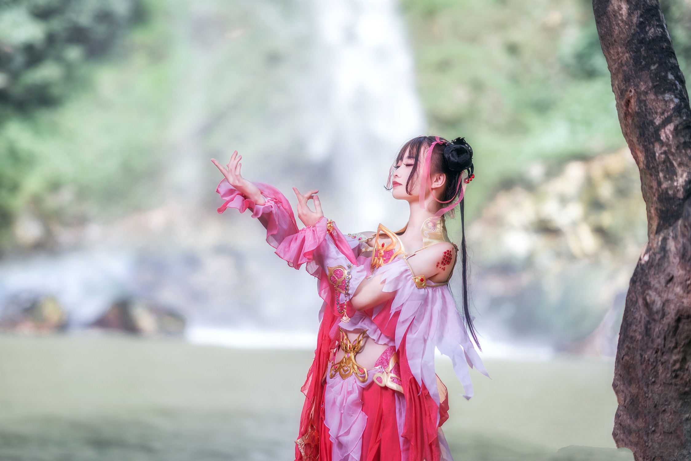 剑网3cosplay明教异域风,剑网3红衣教探雪cosplay