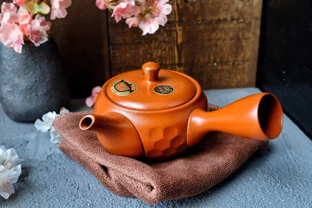 日本陶瓷工艺品,日本陶瓷和中国陶瓷的区别