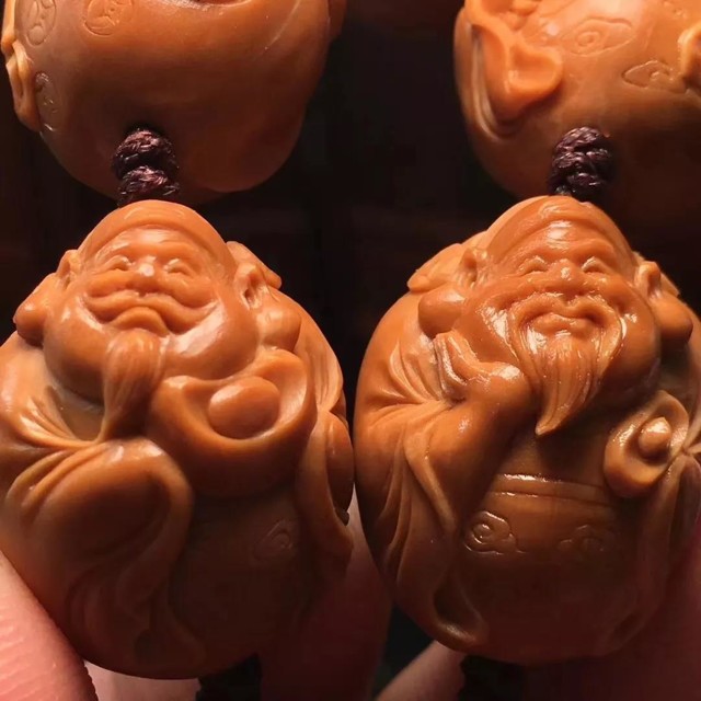 核雕留原皮,核雕留刀痕