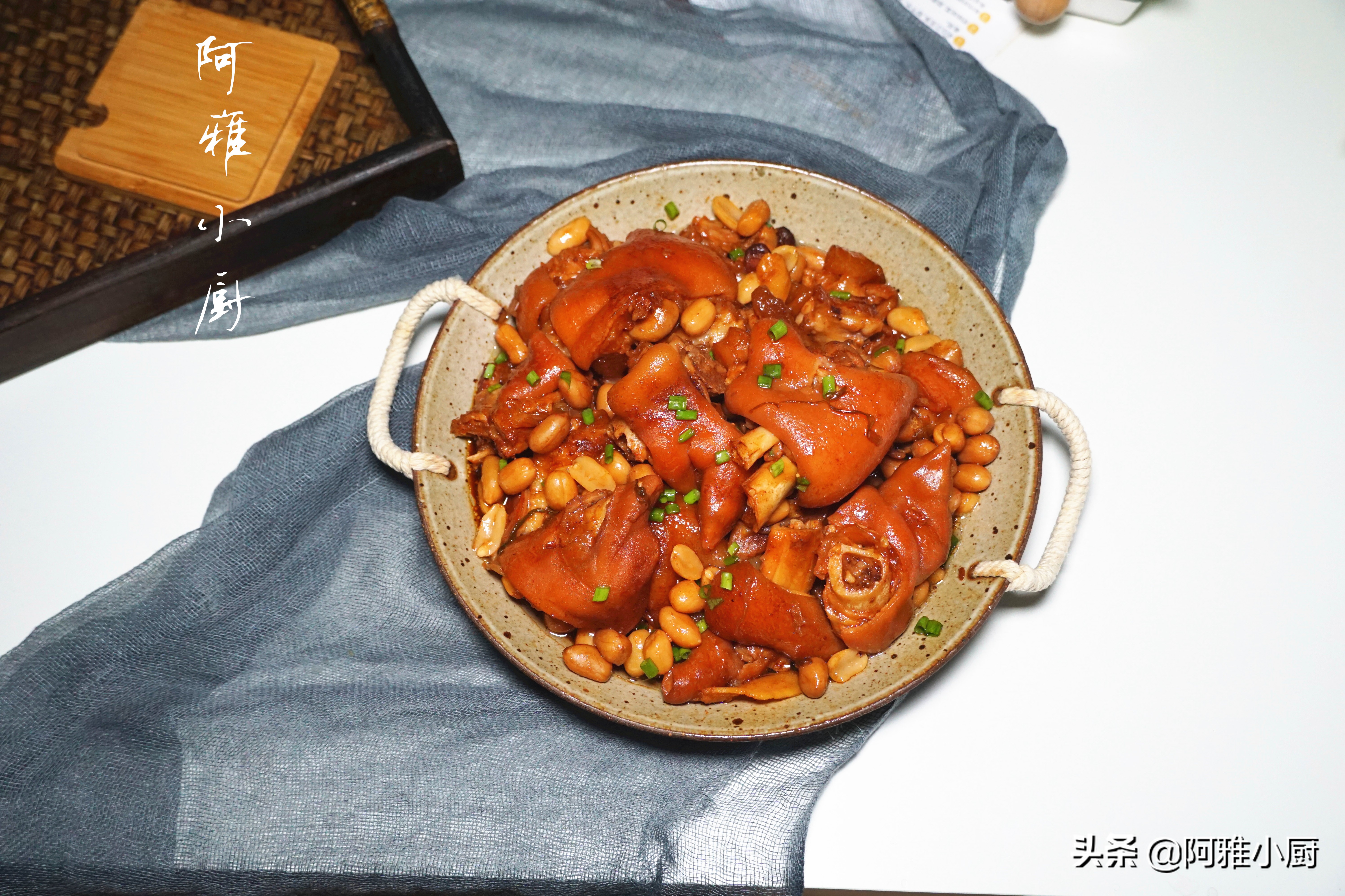 猪蹄不放油怎么做好吃又软烂,猪蹄新做法酥香软烂外焦里嫩