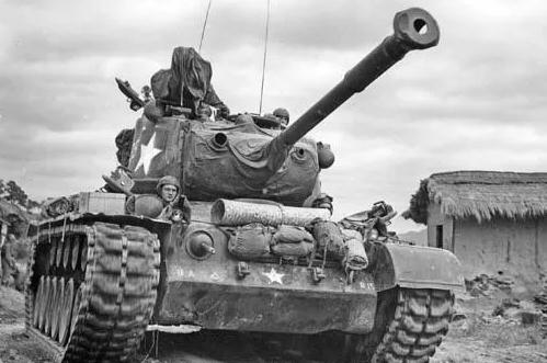 二战美国有原子弹为啥不统治世界,二战美军潘兴坦克真实图片