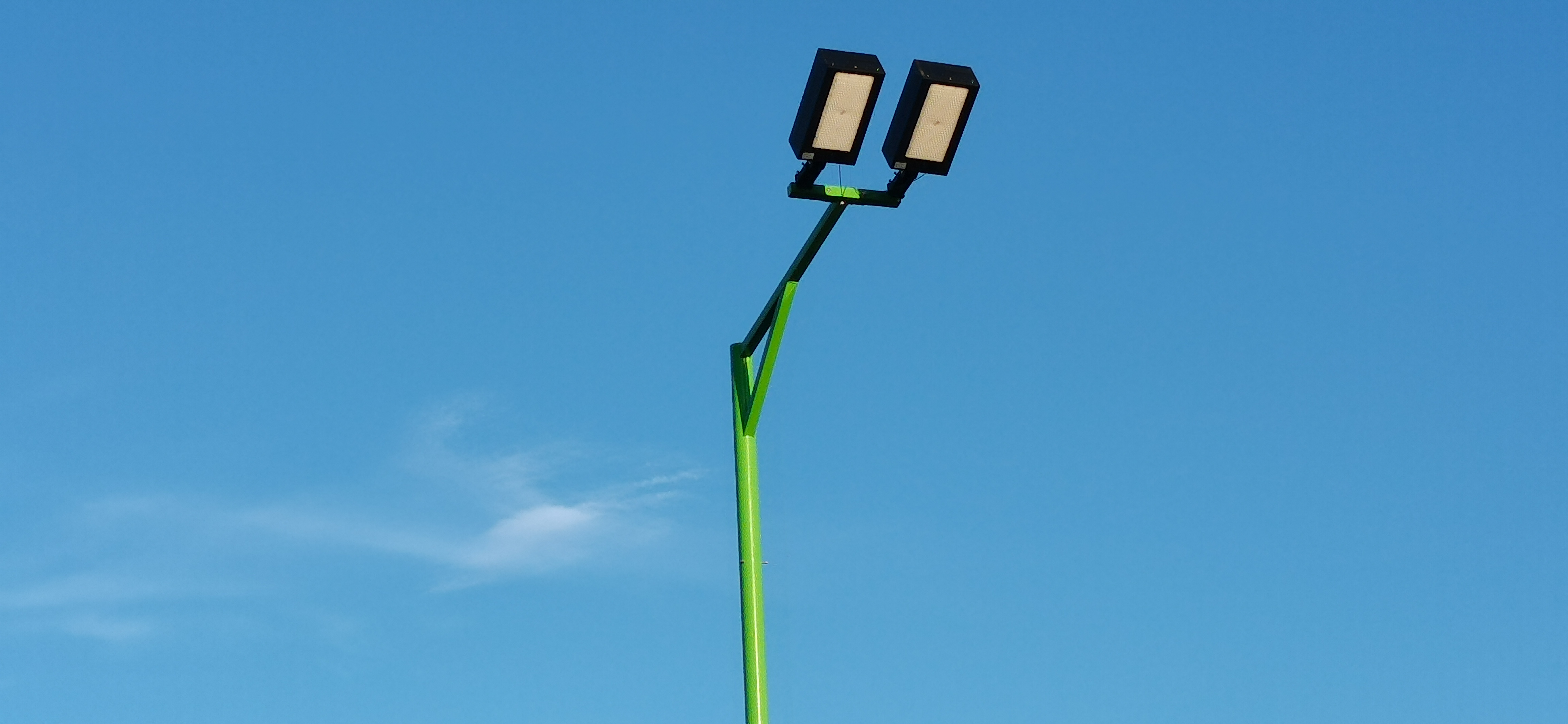 在深圳,惟亚蒂又一天台篮球场灯光项目顺利完工,球友:大大的赞