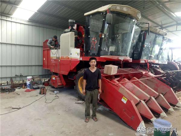 雷沃谷神全部图片,雷沃谷神几代驾驶室有什么区别