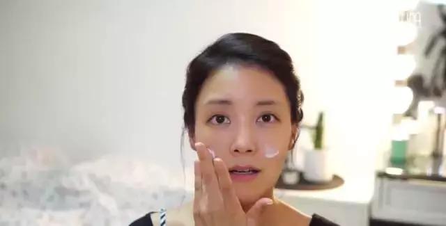 化妆技巧粉底液搭配,化妆技巧遮瑕不卡粉