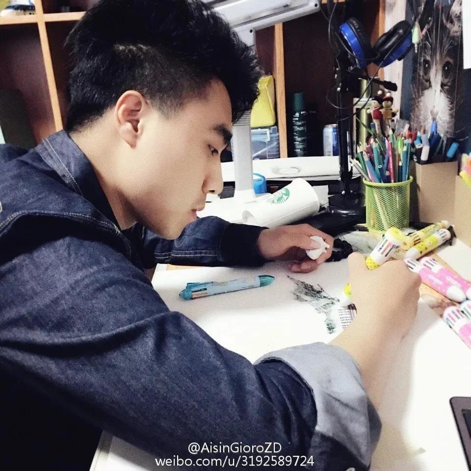 90后小伙用笔画画,九零后小伙靠画肖像漫画走红网络