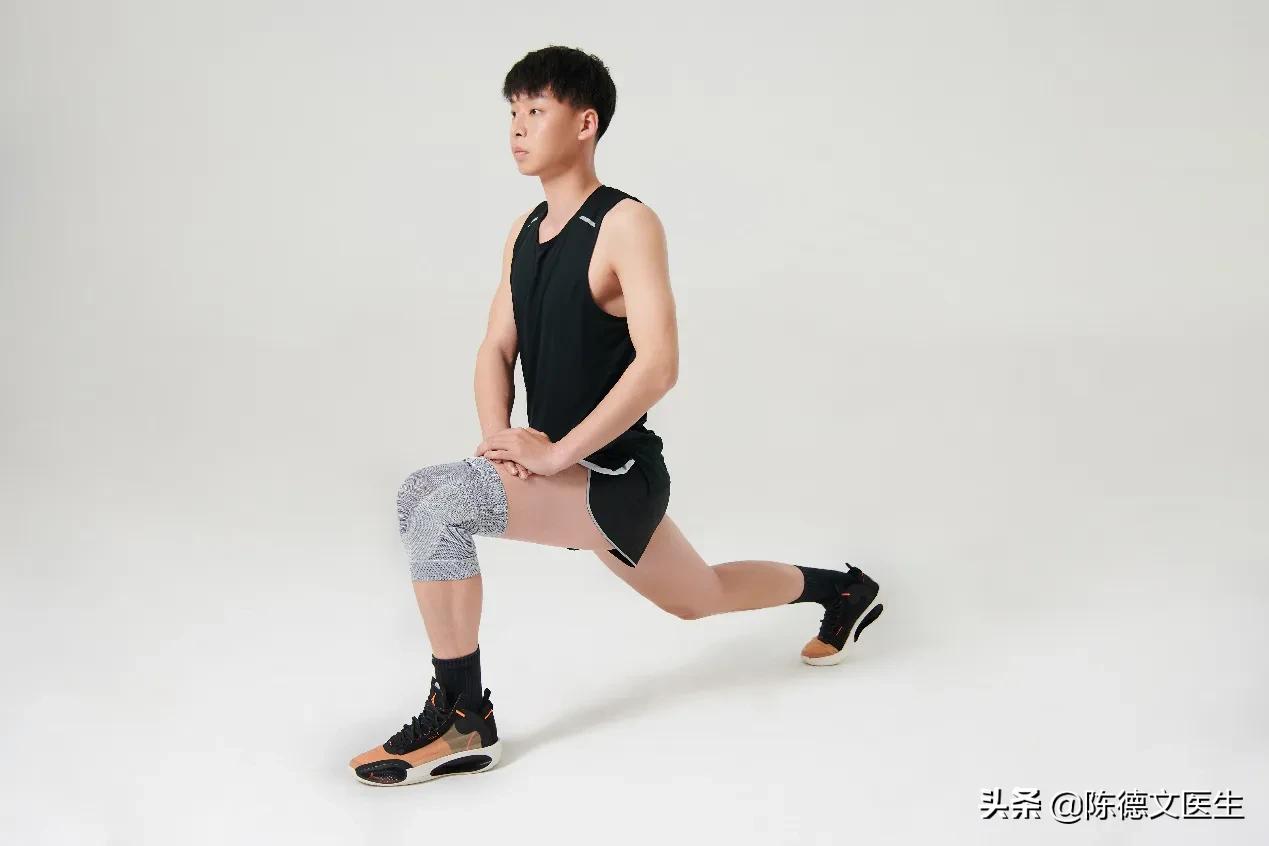 长时间站着工作膝盖疼,长期站立膝盖膝眼刺痛