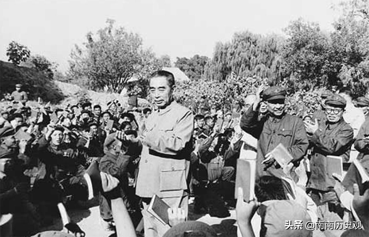 他是大军区政委,55年没被授衔,后来地位高过元帅,官至正国级