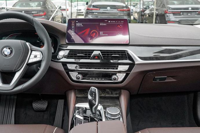 2020款525li豪华套装,2021525li豪华套装