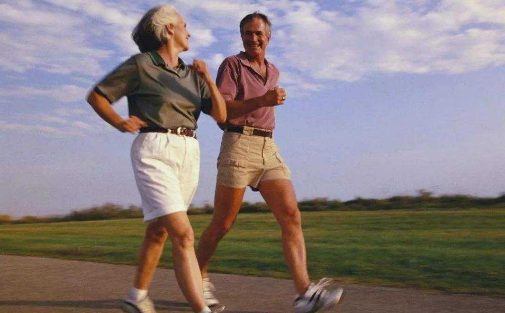 耐克好还是安踏好一些,为什么耐克比安踏贵那么多