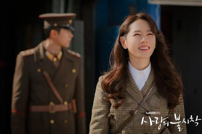 孙艺珍穿的什么牌子的鞋,孙艺珍的凉鞋