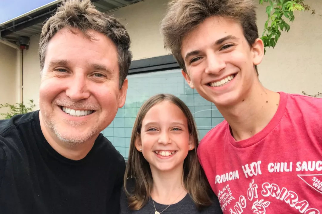 他肢解卡通人物，不但没毁童年，还倍受追捧