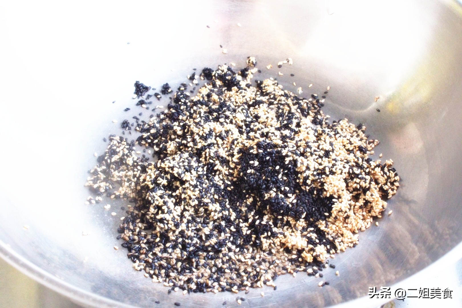 花生黑芝麻白芝麻怎么炒,黑芝麻和米饭一起煮芝麻要炒过吗