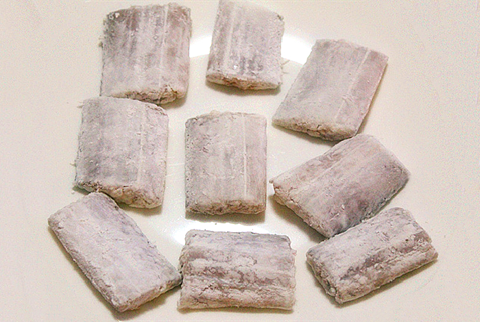 煎带鱼不粘锅不掉皮的做法慢动作,煎带鱼前要不要用盐腌一下