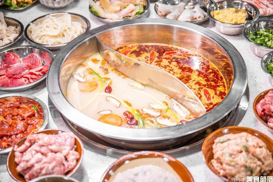 南宁三街两巷排队到深夜的火锅,排队王串串香火锅