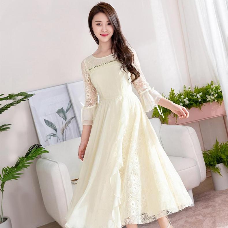 一袭薄纱连衣裙优雅浪漫,一袭雪纺长裙亮相