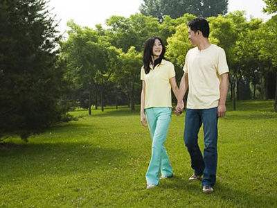 孕期吃虾晚上胃胀气睡不着怎么办,孕期胃胀气可按压哪个穴位缓解