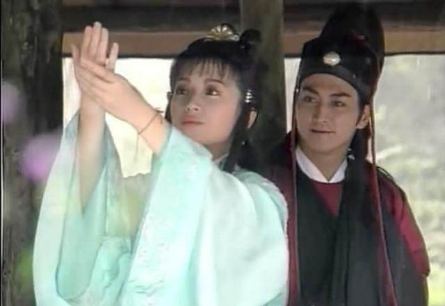 展昭何家劲：一袭红衣打造了一个经典IP，成名前后才是自己真人生