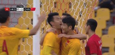 国足爆笑名场面被队友踢到头,国足输得最惨一次15比零视频