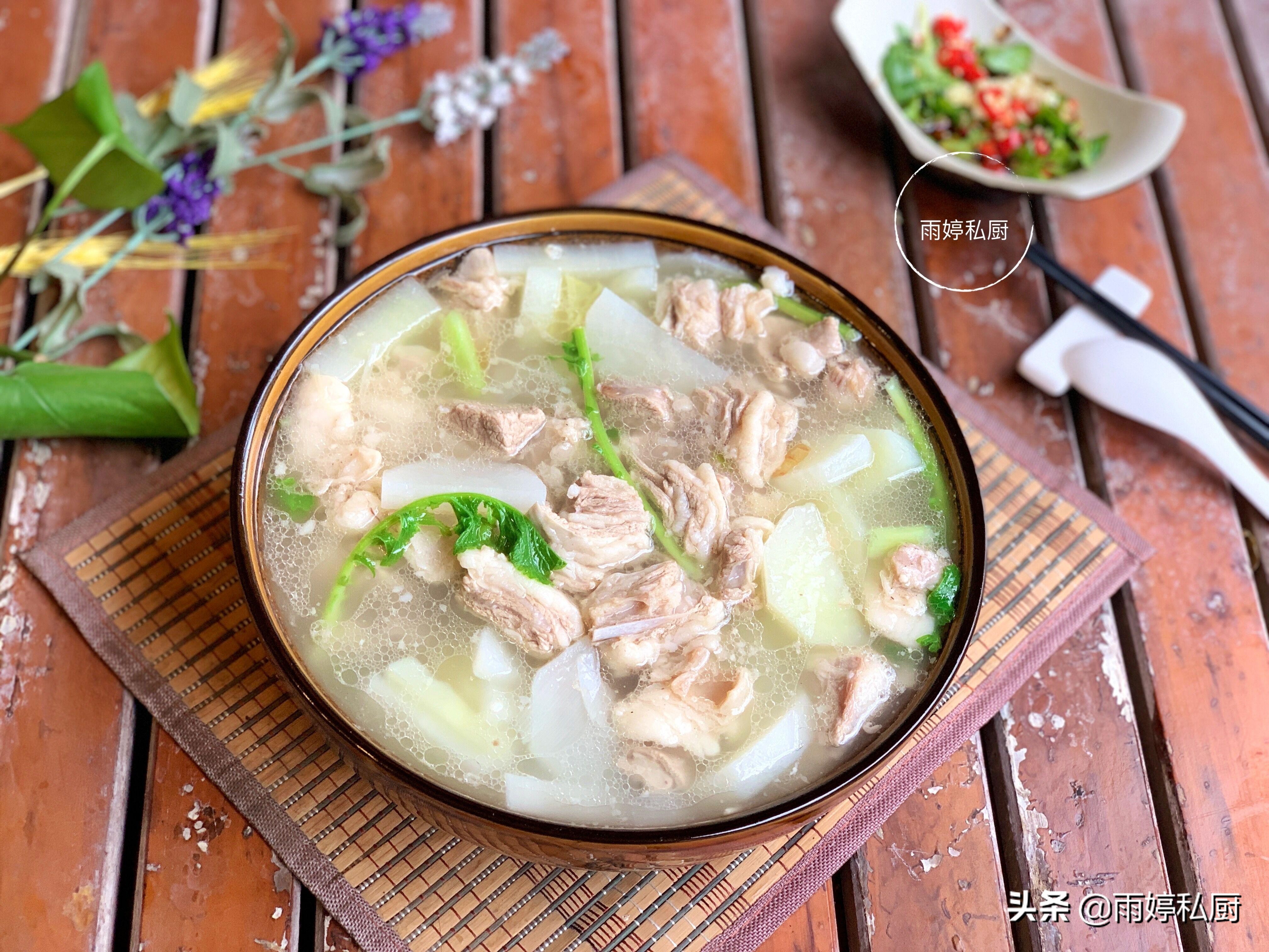 羊肉汤怎么做才好吃又没有膻味呢,在家也能做出暖胃驱寒美味羊肉汤