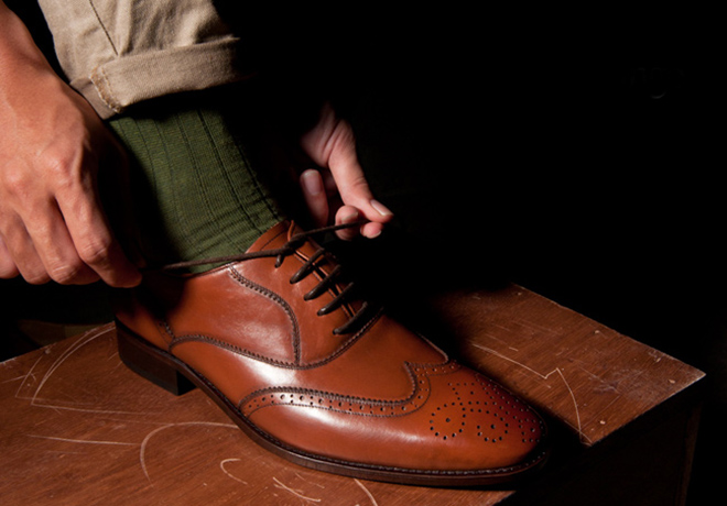哪个牌子的男士皮鞋穿得最舒服,男士短筒翻毛皮鞋怎么搭配衣服