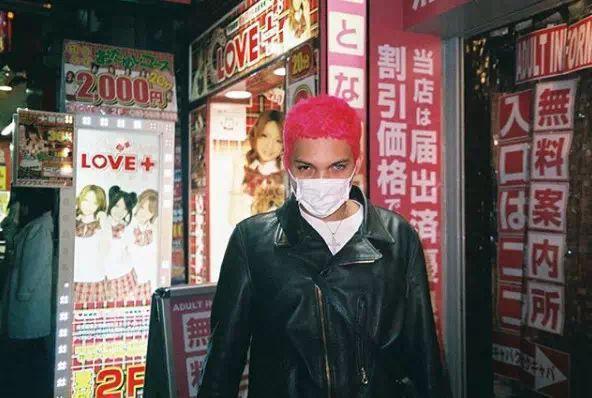 virgilabloh和侃爷谁成就高,virgilabloh与侃爷拥抱