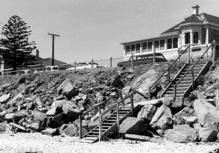 澳大利亚1948年未解悬案,西装男离奇躺在沙滩上,可疑护士被吓晕
