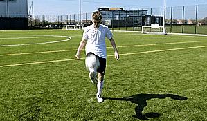 怎么提升足球颠球球感,网球初学颠球球感练习