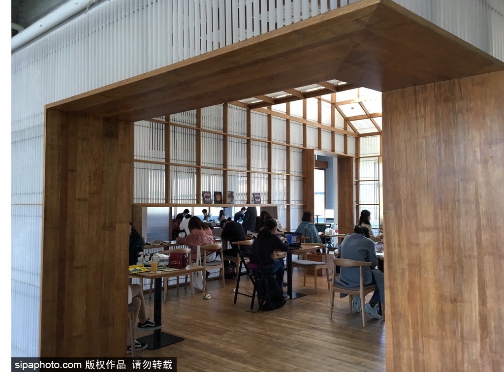 京城简约风书店，干净明亮简简单单的阅读之所