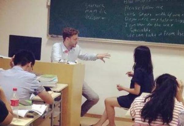 大学生留校做辅导员真的很有用嘛,本科留校当辅导员的条件