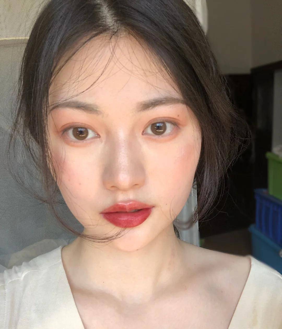 完美日记黄黑皮素颜唇釉,完美日记哪款口红适合素颜