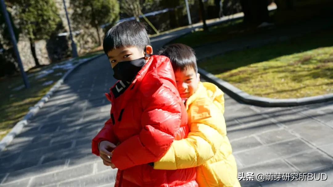 三岁小孩学钢琴从哪里开始培养,6岁孩子适合学钢琴还是学习画画