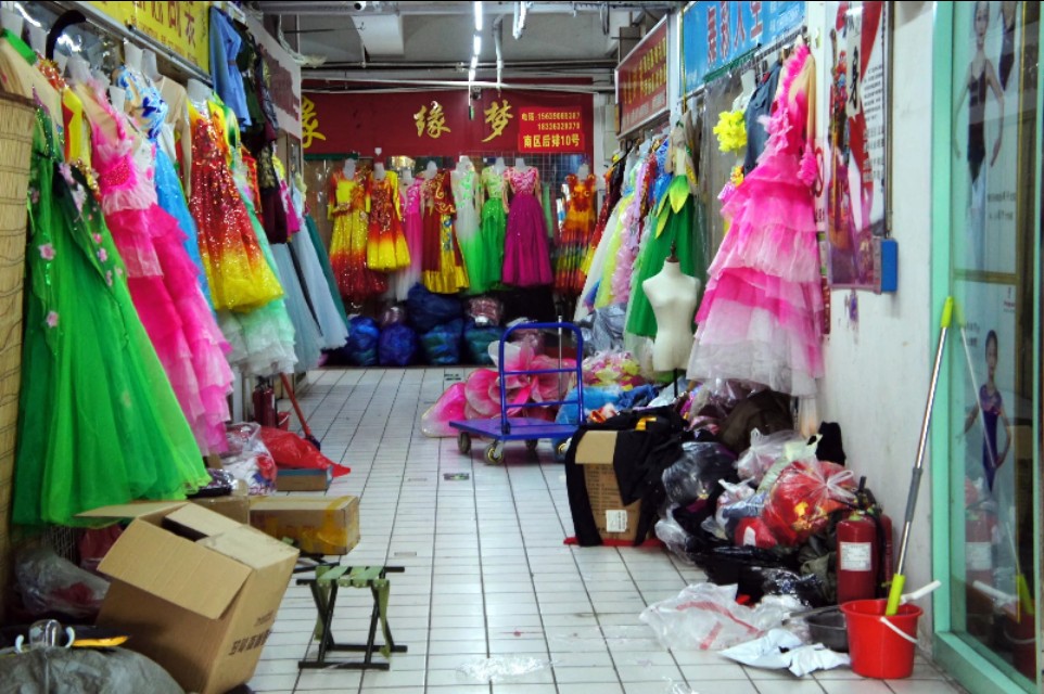 演出服装批发市场大全,疫情下的杭州服装批发市场