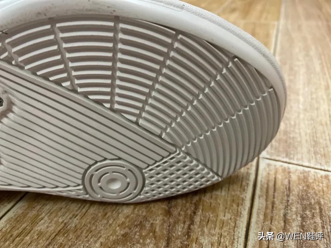 平价鞋子100到200板鞋,平价联名鞋200元