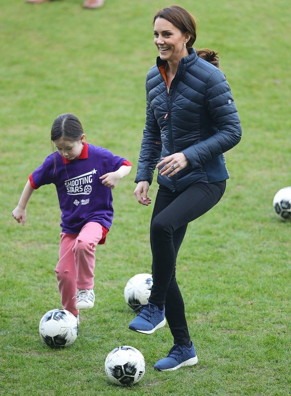 凯特穿休闲装图片,凯特穿休闲衣服露面