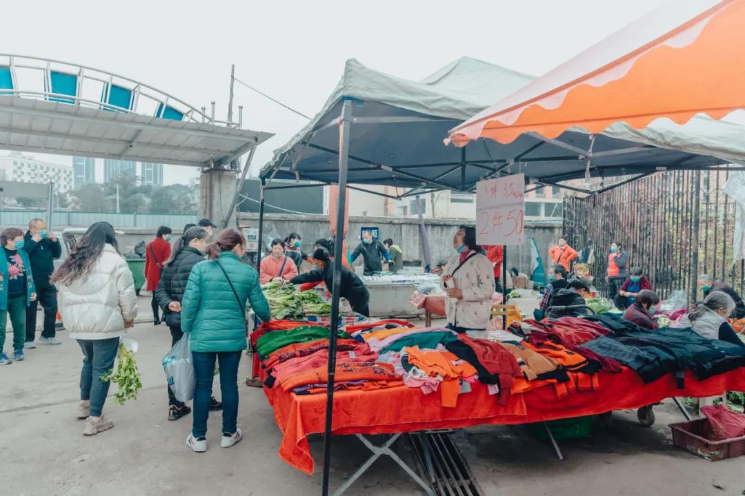 沙河边的野生菜市，是成都嬢嬢的狂欢现场