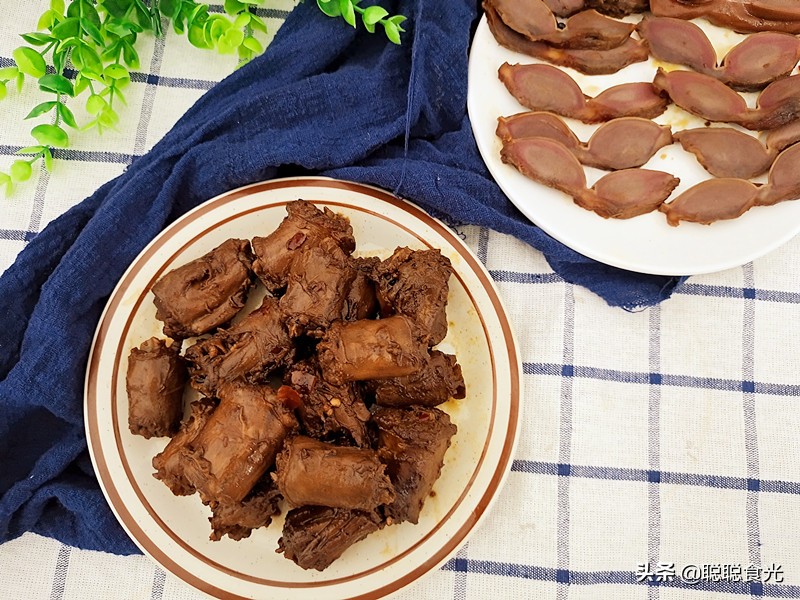 原味鸭脖怎么卤成麻辣的,教你制作麻辣鸭脖的方法