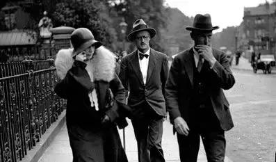 大作家们的520:“我吻了你的来信好几下!”