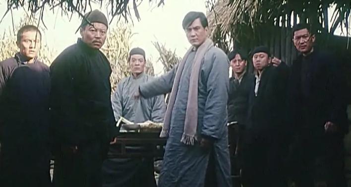 对程蝶衣恩将仇报的小四，27年后已两鬓斑白，但气质依旧如兰