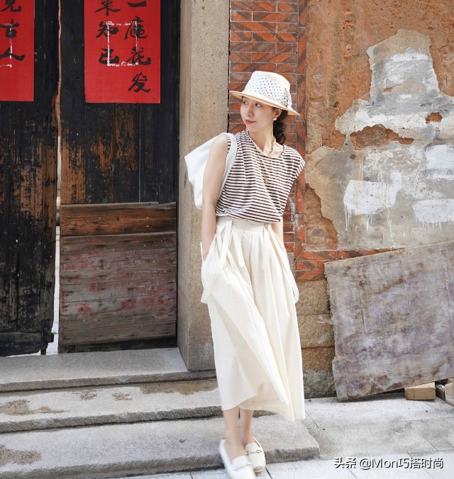 今夏火了一种帽子叫“烟筒帽”,时髦百搭显脸小,戴对整容级好看