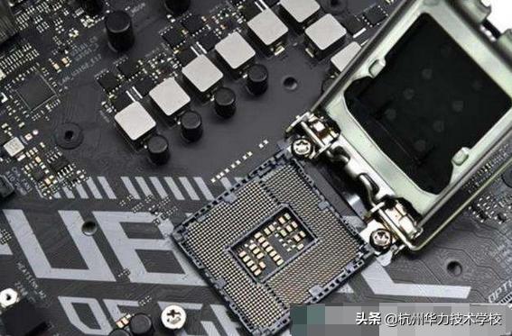 开机就黑屏屏幕亮怎么办,开机就黑屏怎么搞