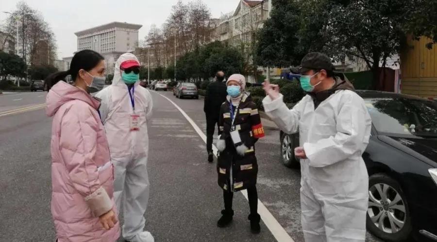 “我就是要出去！”看法官妙招说服各路“购物大妈”和“取货大叔”