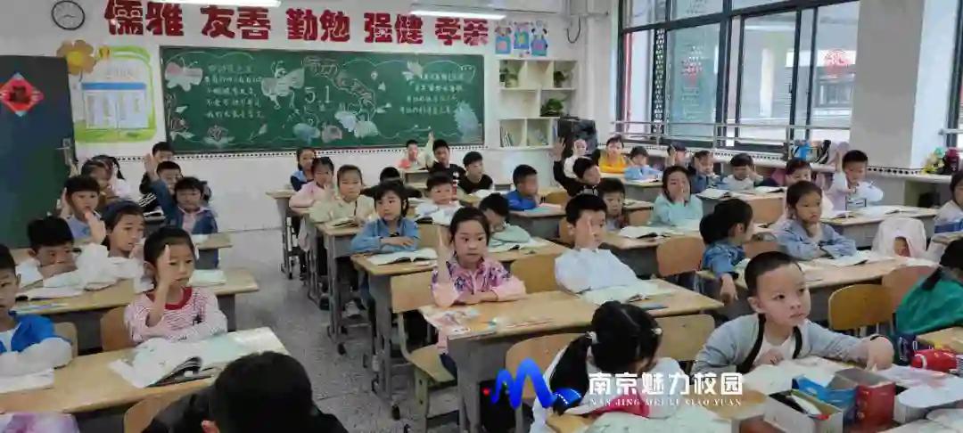动态丨南京市百家湖小学:红领巾心向*党**2020级新生首批入队仪式