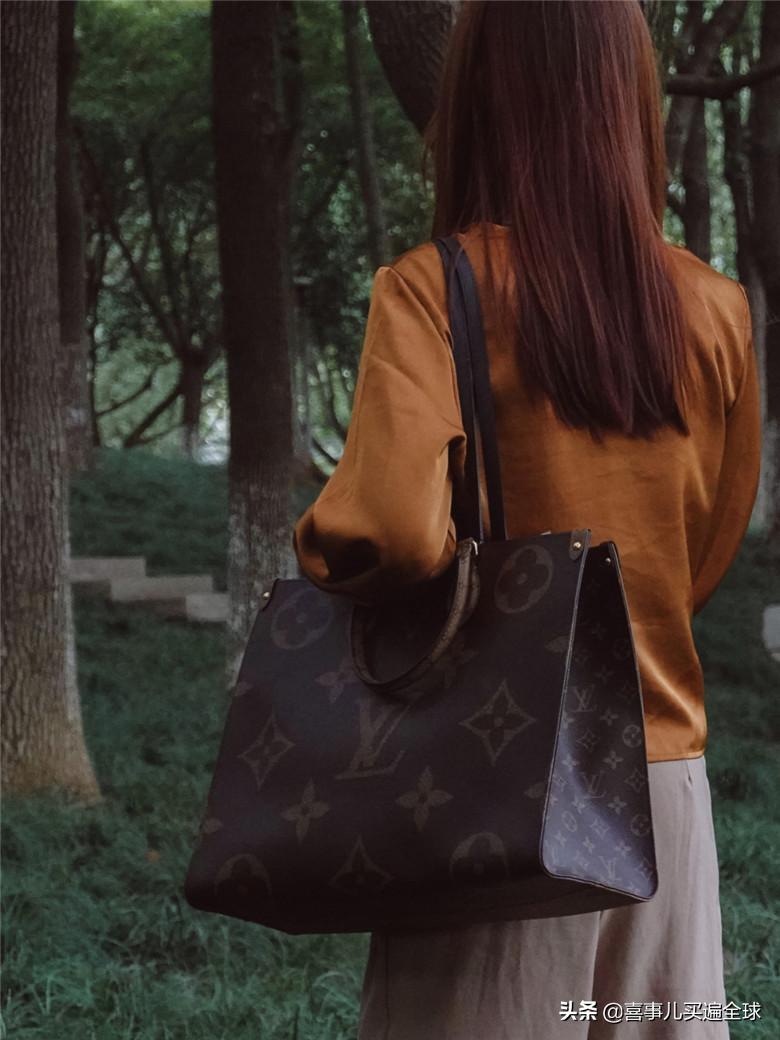 时尚科普lv手袋背后的故事 (lv老花黑配皮双肩包)